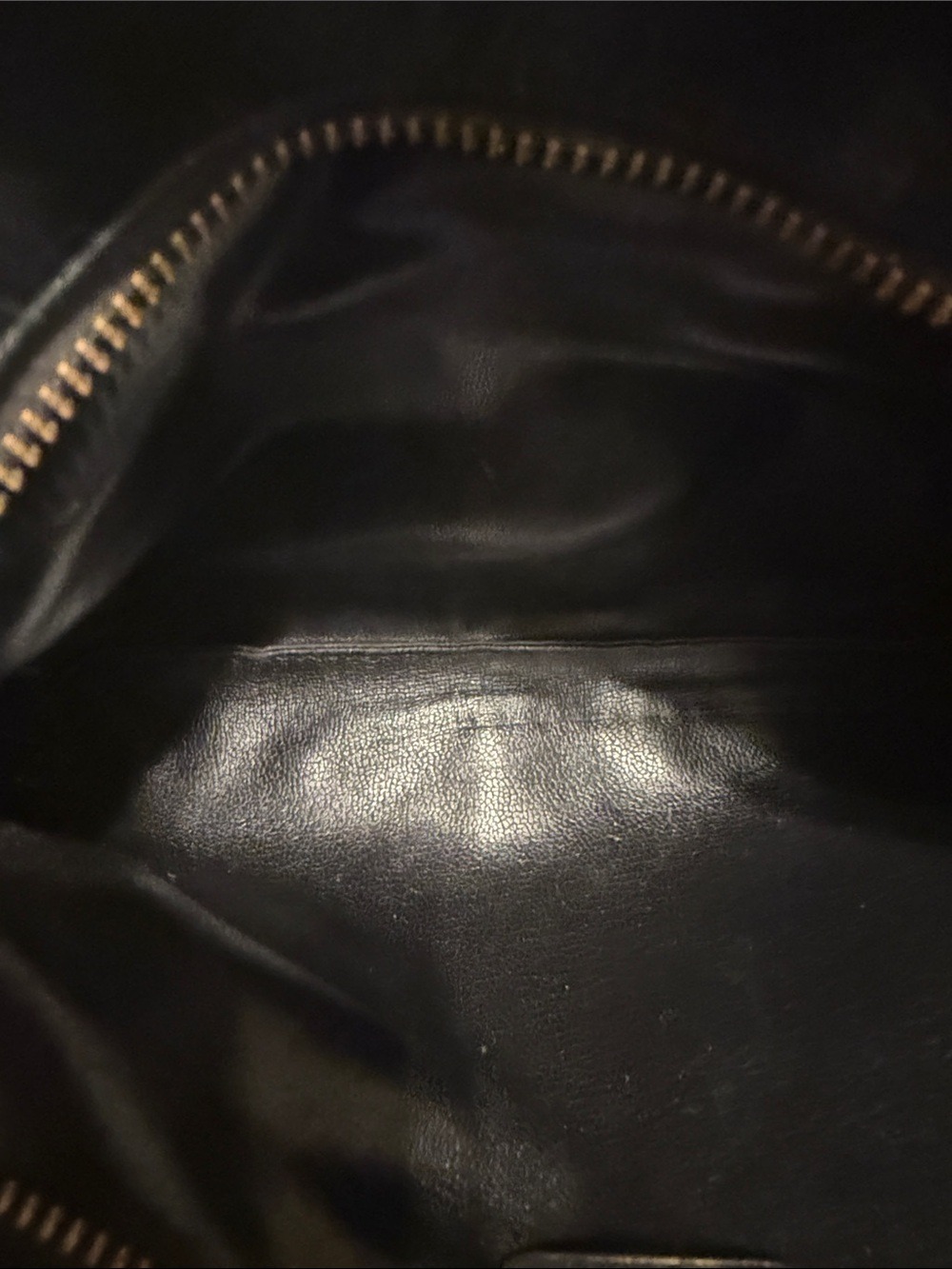 Vintage Anne Klein Black Leather Clutch Envelope Pouch Goldtone pull Chic Y2K - Picture 8 of 15